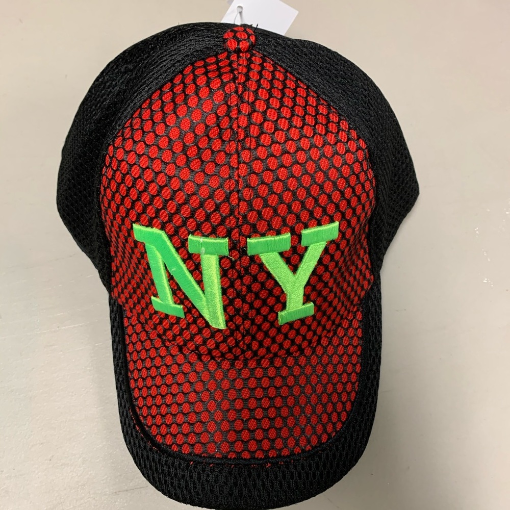 NYC hat Velcro adjustability red black - Picture 10 of 11